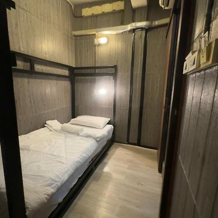 Bed Bangkok Hostel Bagian luar foto