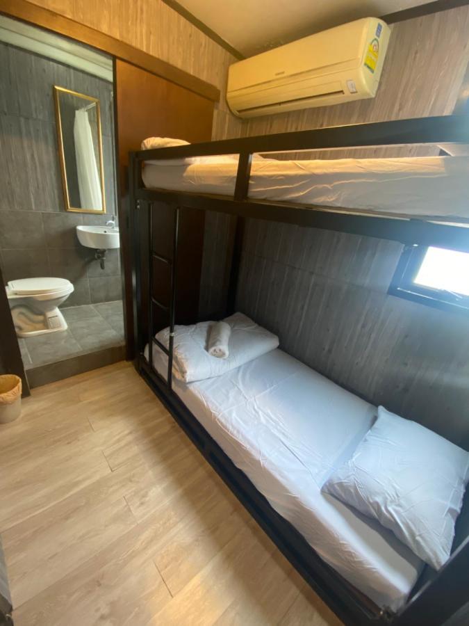 Bed Bangkok Hostel Bagian luar foto