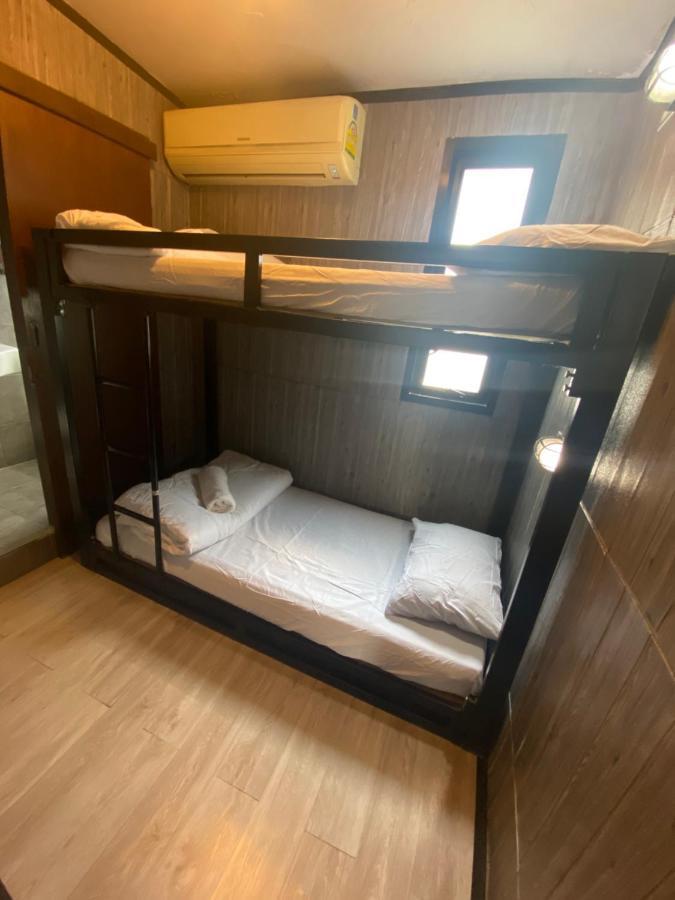 Bed Bangkok Hostel Bagian luar foto