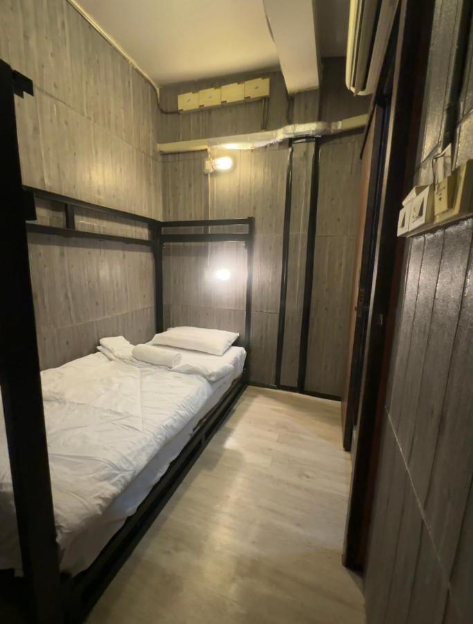 Bed Bangkok Hostel Bagian luar foto