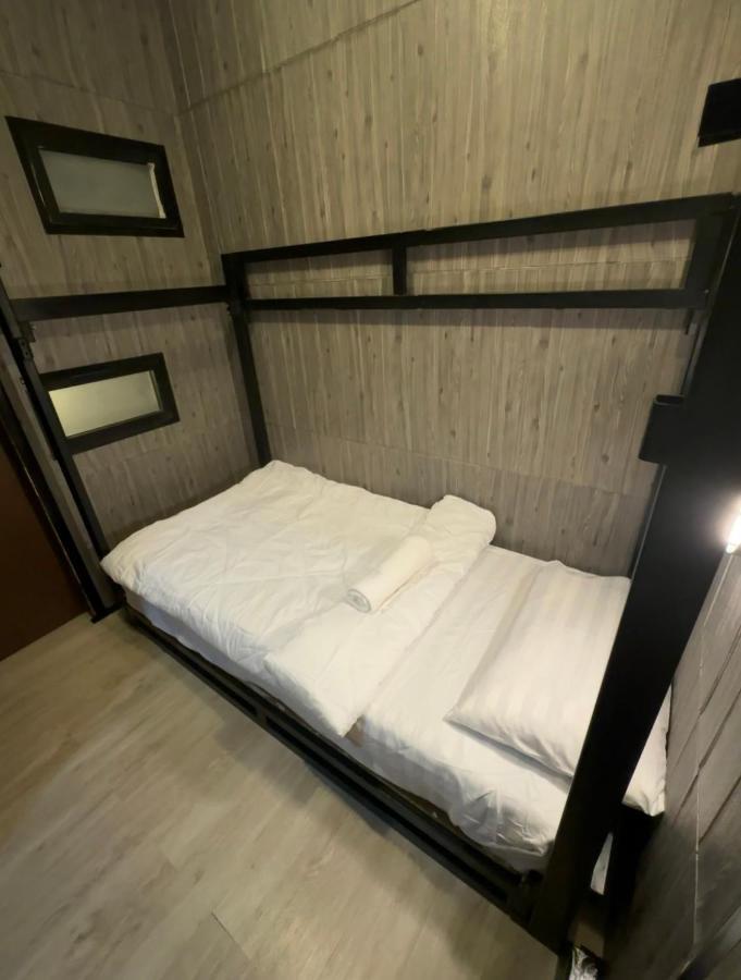 Bed Bangkok Hostel Bagian luar foto