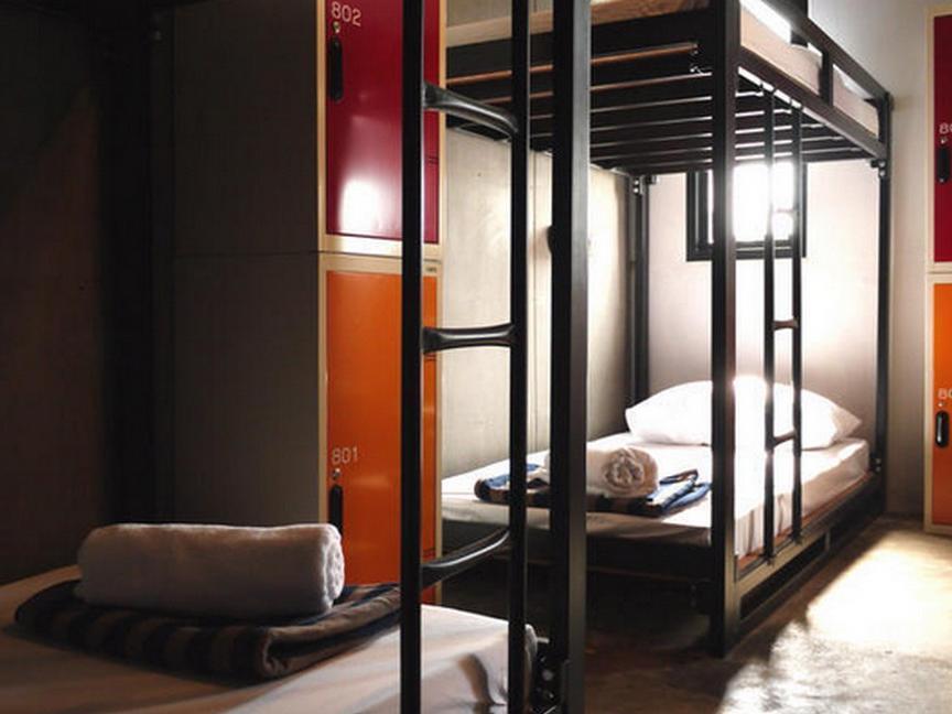 Bed Bangkok Hostel Bagian luar foto