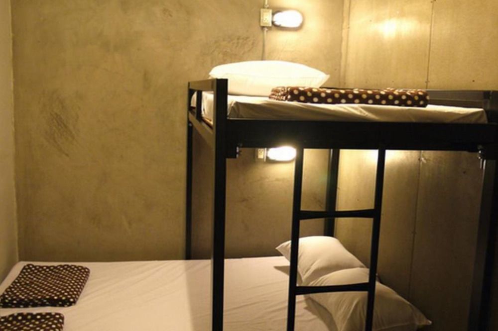 Bed Bangkok Hostel Bagian luar foto