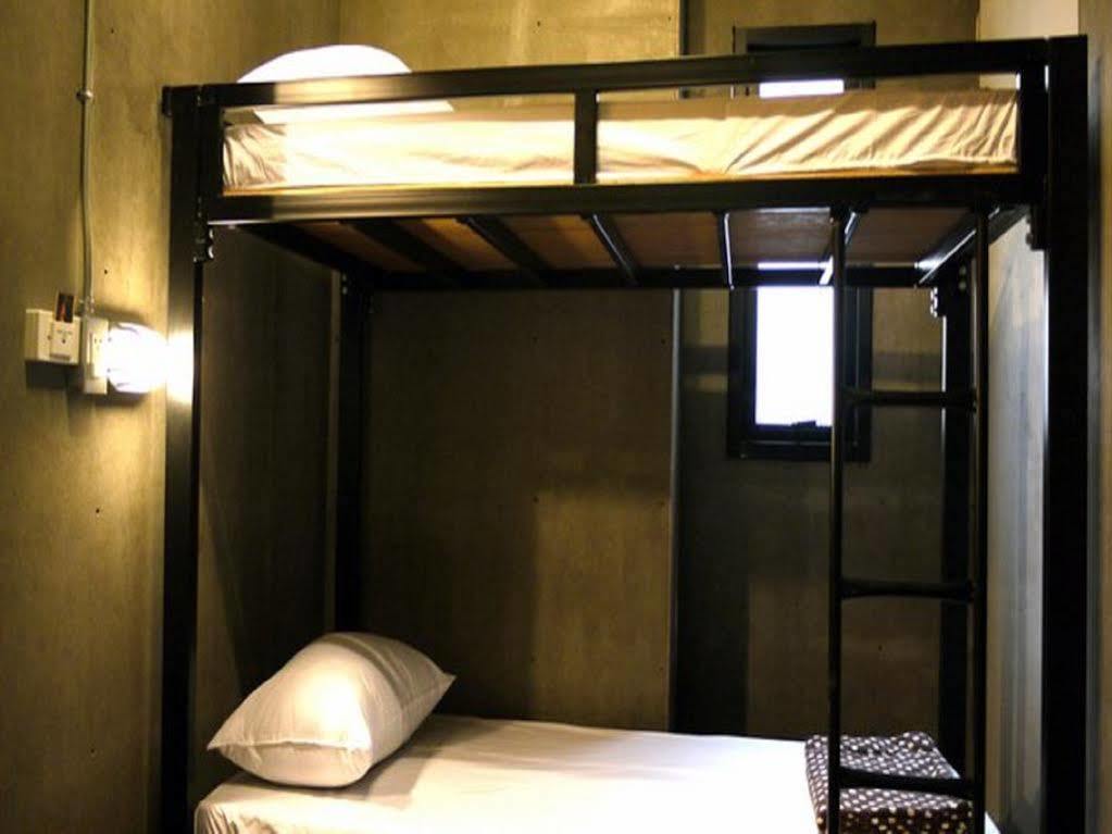 Bed Bangkok Hostel Bagian luar foto