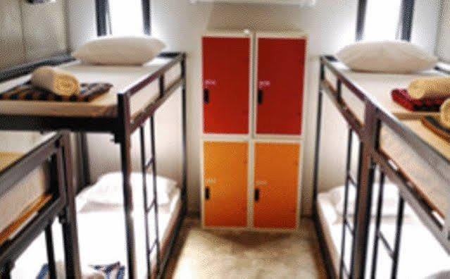 Bed Bangkok Hostel Bagian luar foto