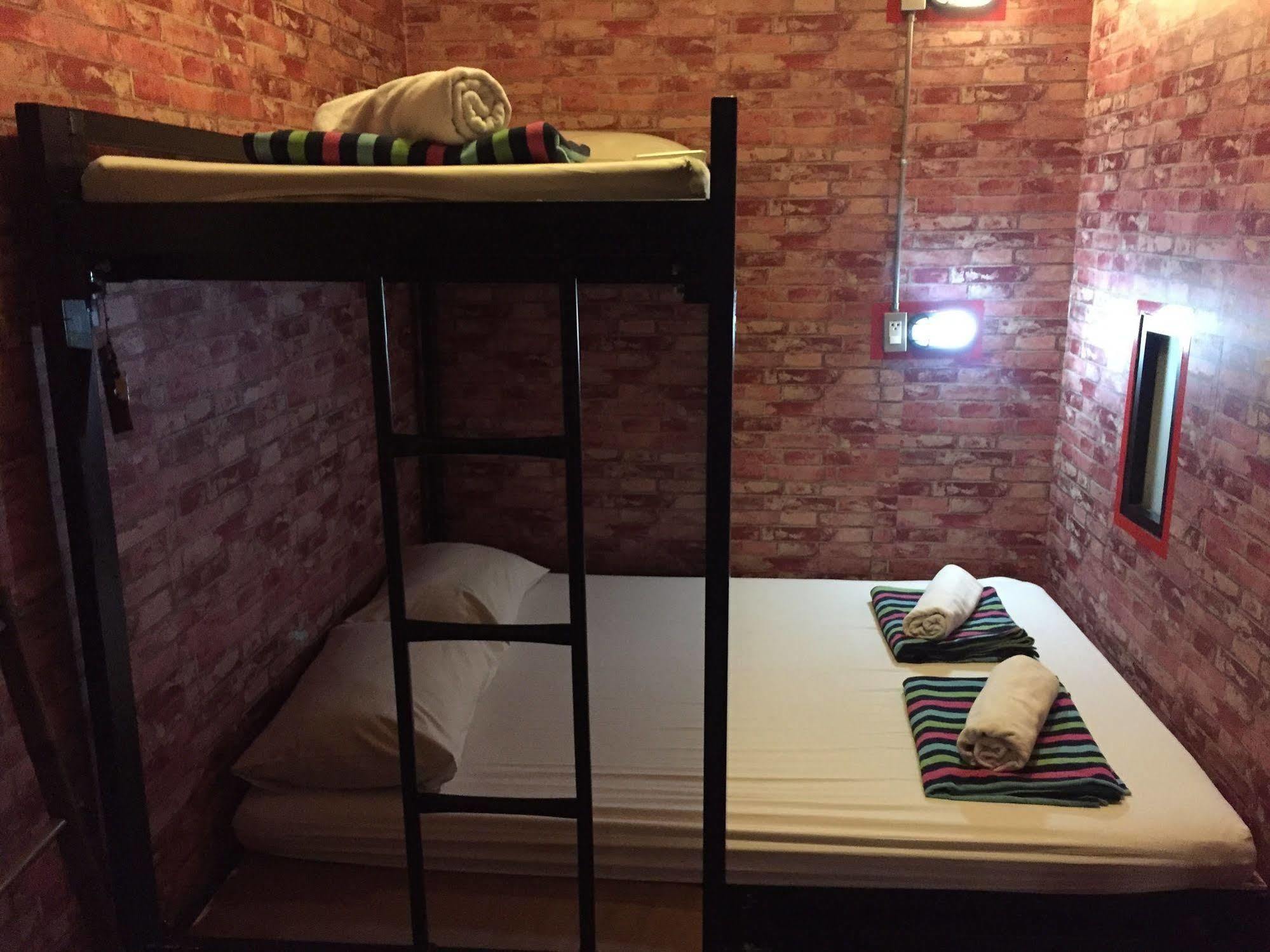 Bed Bangkok Hostel Bagian luar foto