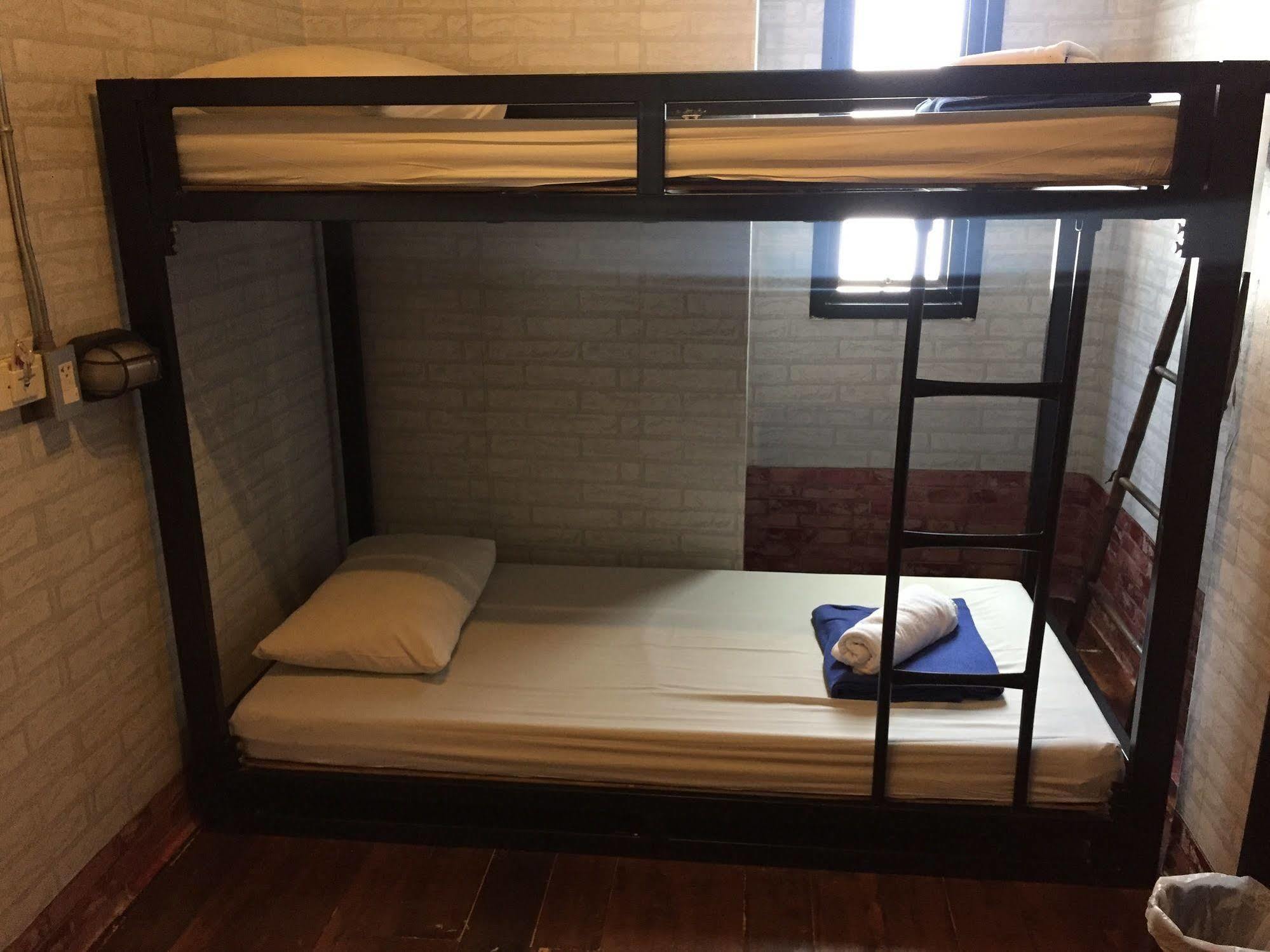 Bed Bangkok Hostel Bagian luar foto