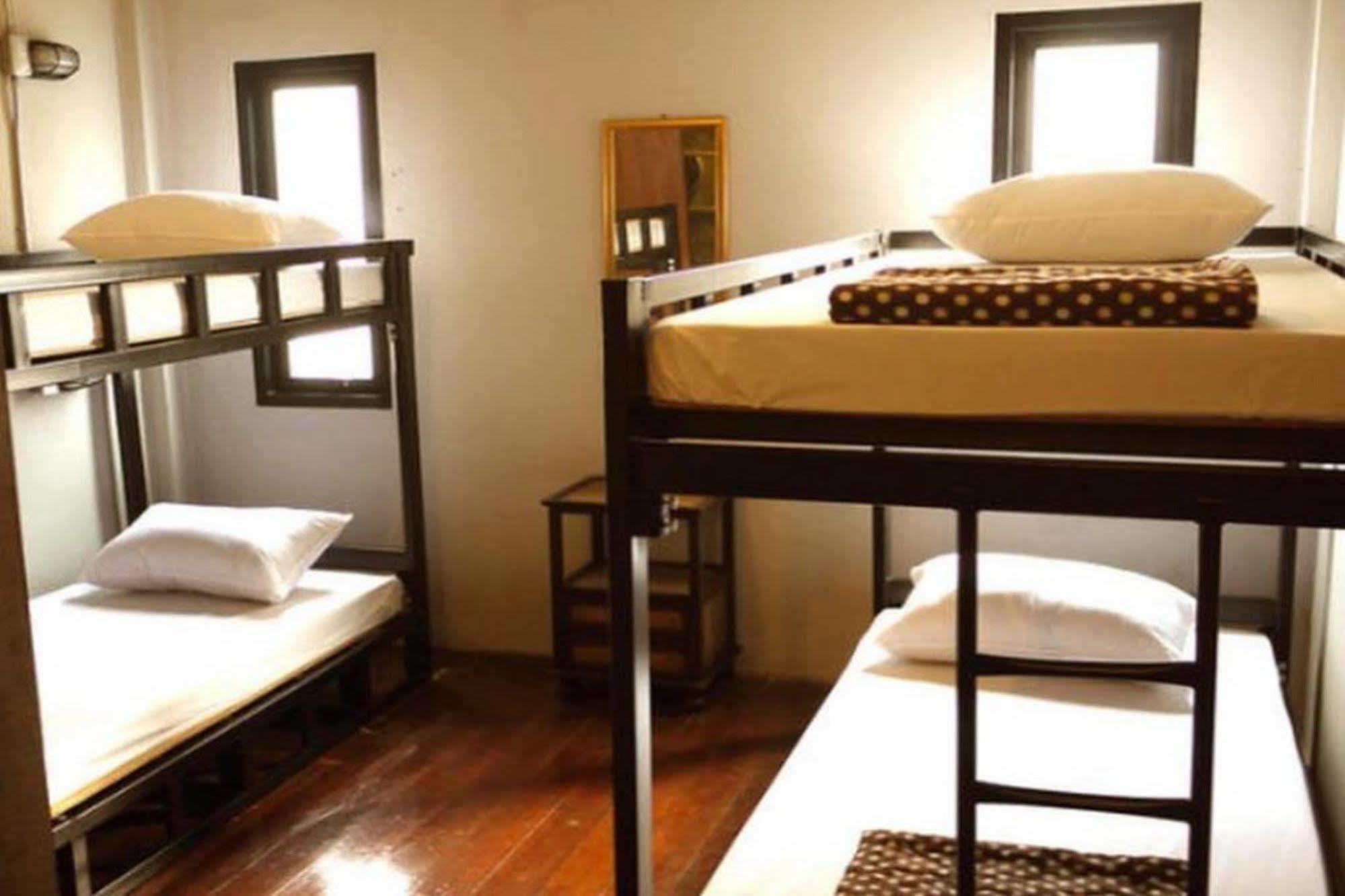 Bed Bangkok Hostel Bagian luar foto