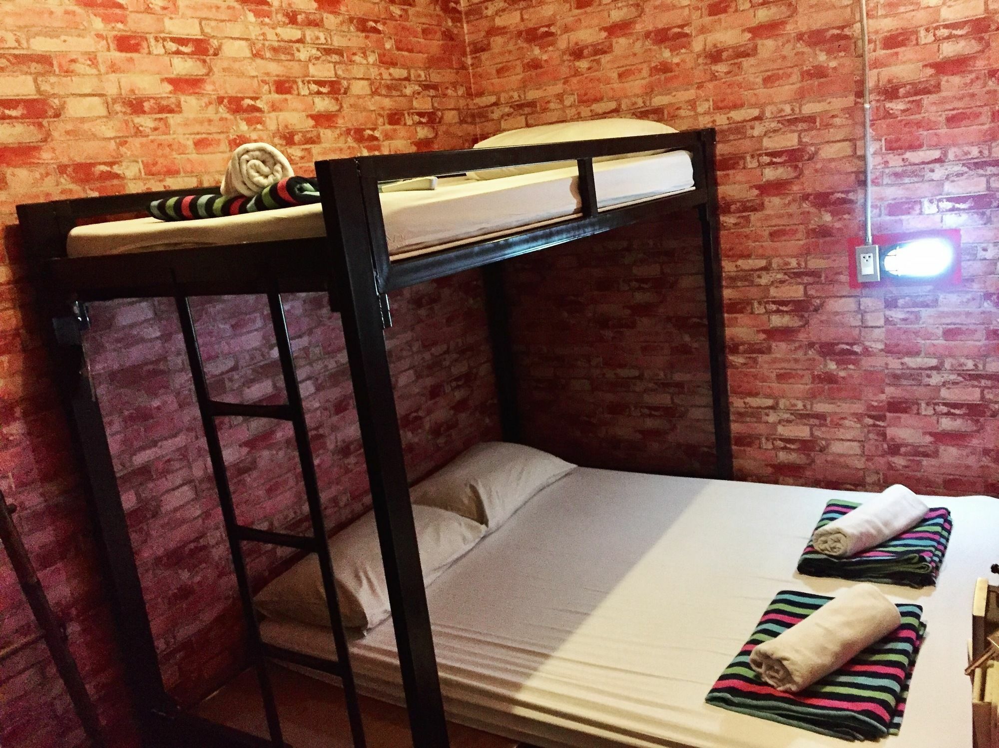 Bed Bangkok Hostel Bagian luar foto