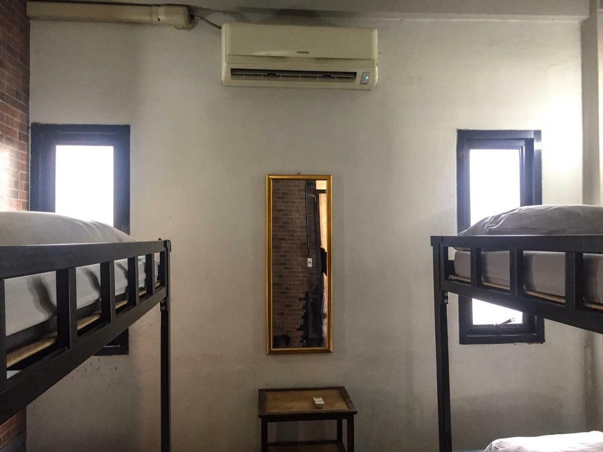 Bed Bangkok Hostel Bagian luar foto